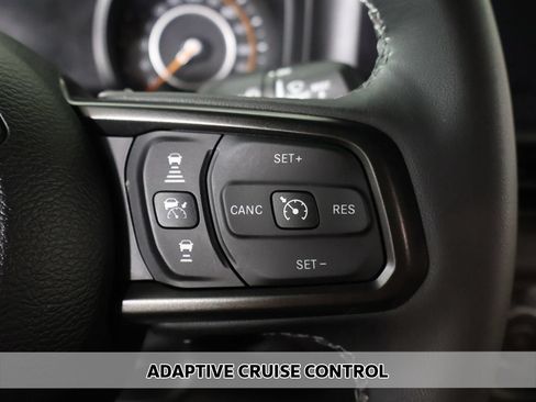 Used 2025 Jeep Wrangler Sport AWD/4WD image 3