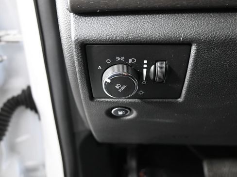 Used 2018 Jeep Grand Cherokee Laredo AWD/4WD image 23