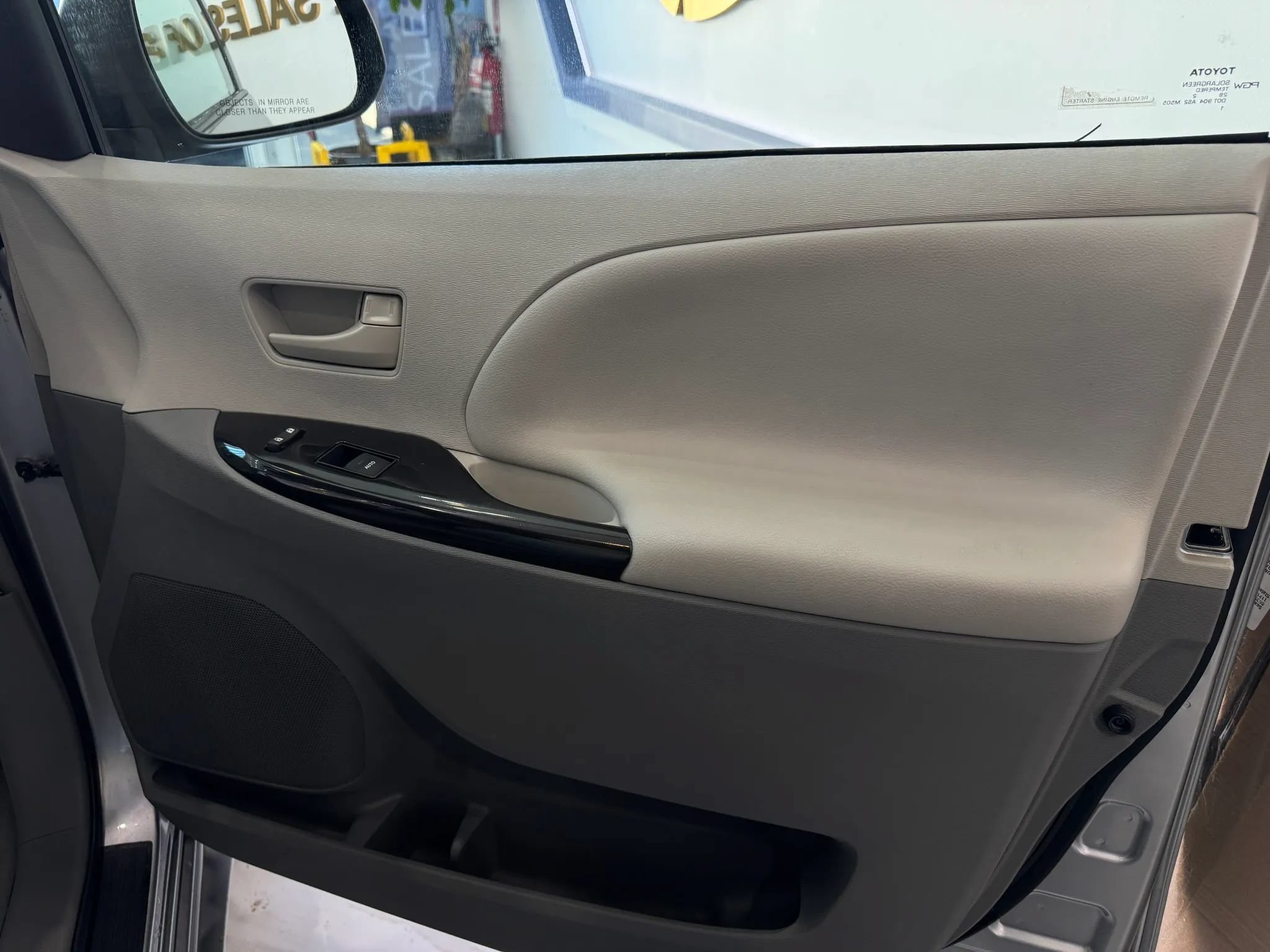 Used 2012 Toyota Sienna LE FWD image 31