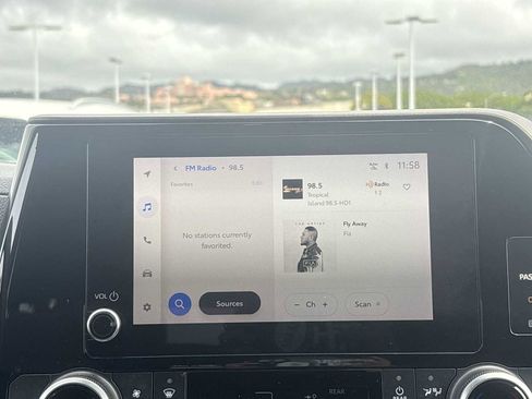 Used 2023 Toyota Highlander L image 12