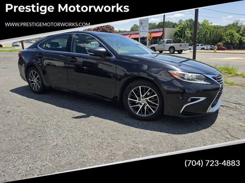 Used 2017 Lexus ES 350 w/ Luxury Package FWD image 1