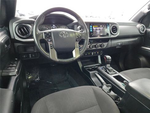 Used 2018 Toyota Tacoma TRD Sport w/ Technology Package image 18