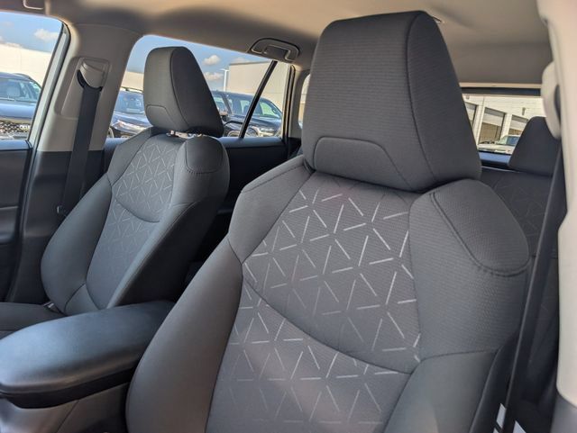 Used 2025 Toyota RAV4 XLE AWD/4WD image 10