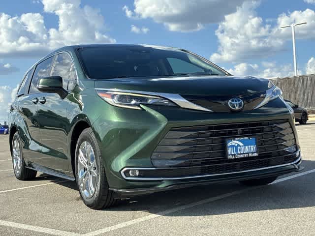 Used 2024 Toyota Sienna Platinum AWD/4WD image 10