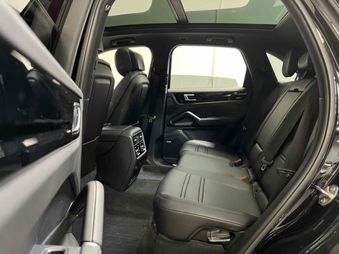 Used 2019 Porsche Cayenne S image 5