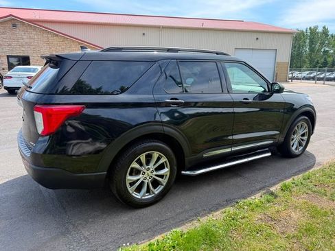 Used 2021 Ford Explorer XLT w/ Equipment Group 202A AWD/4WD image 4
