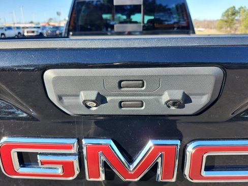 Used 2021 GMC Sierra 2500 Denali w/ Denali Black Diamond Edition image 12