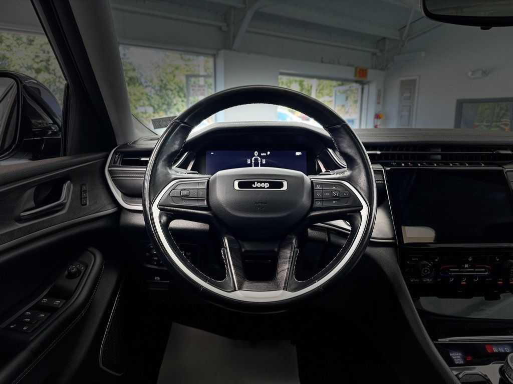 Used 2021 Jeep Grand Cherokee L Limited AWD/4WD image 16