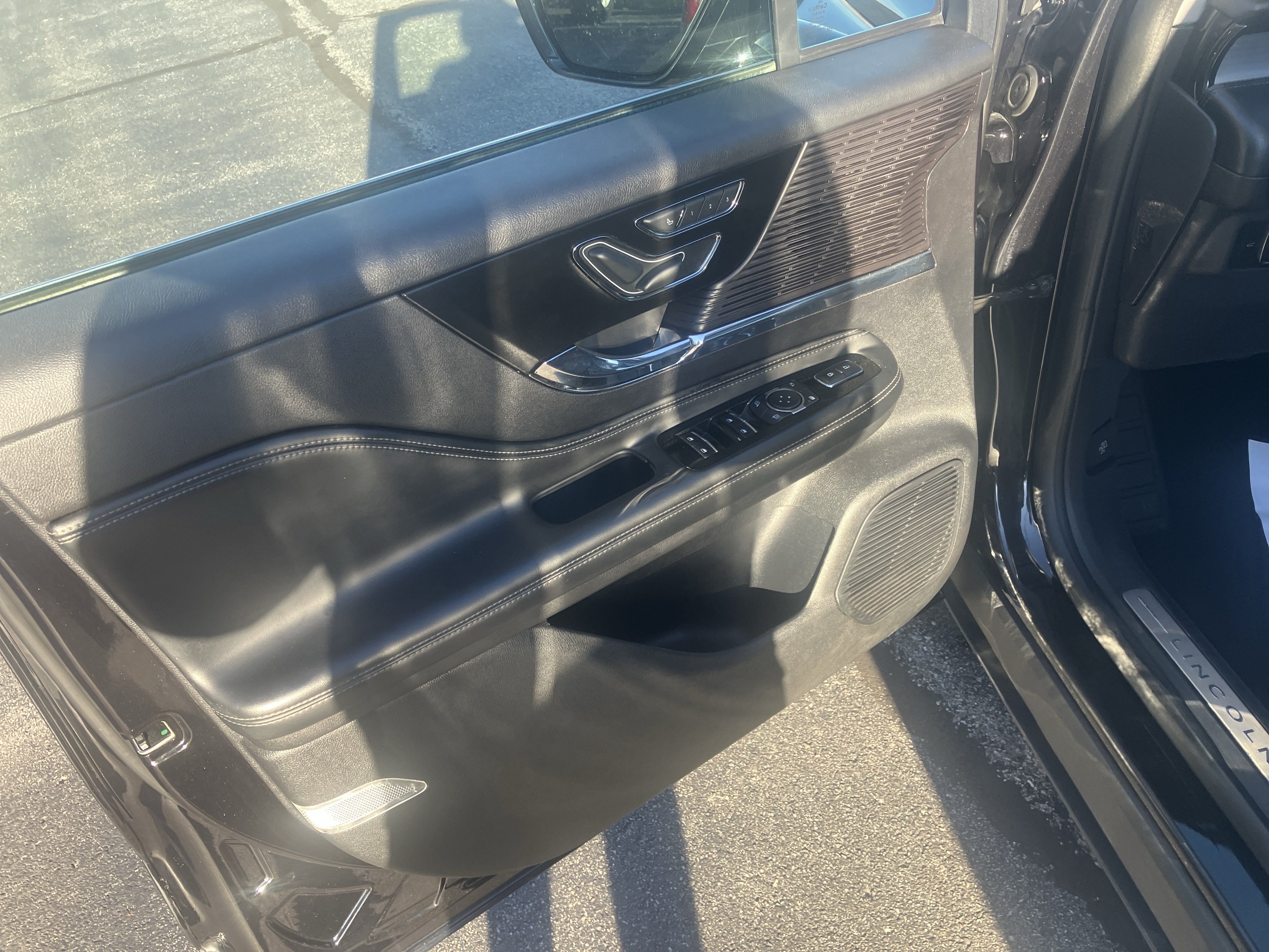 Used 2022 Lincoln Corsair AWD w/ Premium Package image 19