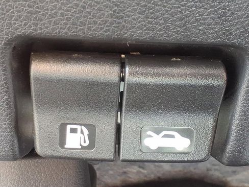 Used 2022 Nissan Rogue Sport S image 34