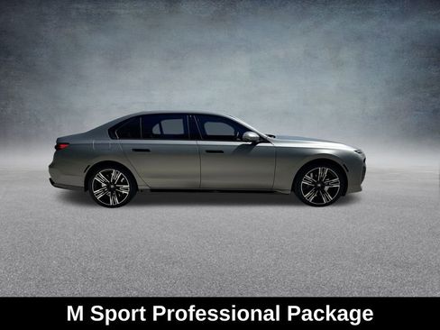 Used 2023 BMW 760i xDrive image 11