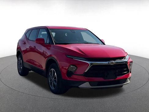 Used 2026 Chevrolet Blazer LT FWD image 3