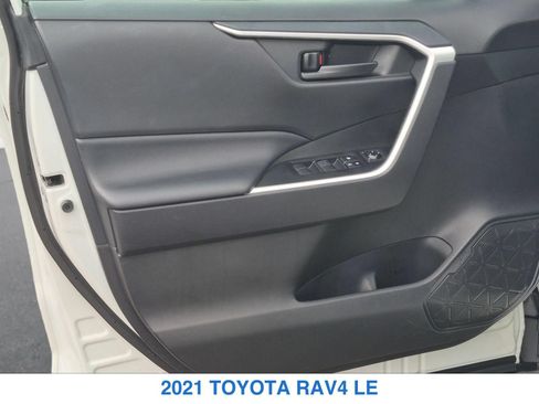 Used 2021 Toyota RAV4 LE w/ Carpet Mat Package (TMS) AWD/4WD image 11