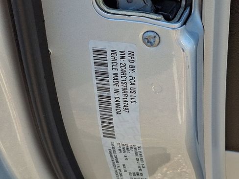 Used 2024 Chrysler Pacifica Limited FWD image 27
