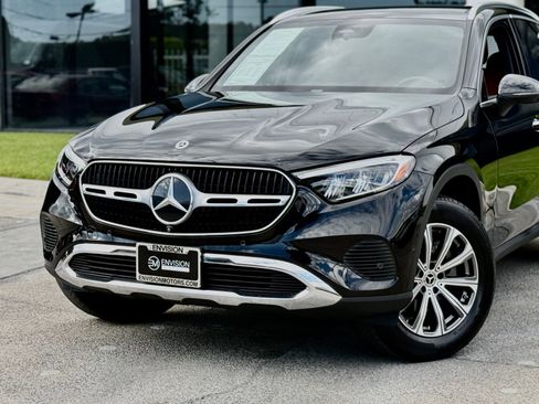 Used 2024 Mercedes-Benz GLC 300 image 3