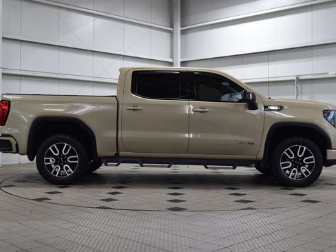 Used 2023 GMC Sierra 1500 AT4 w/ AT4 Premium Package AWD/4WD image 9