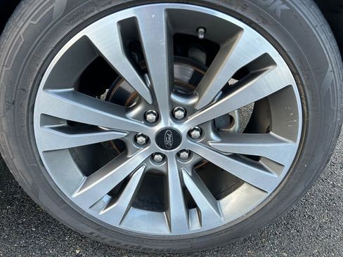 Certified 2020 Ford Expedition Platinum image 13