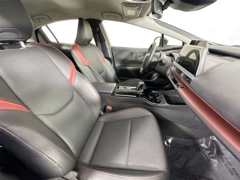 Used 2025 Toyota Prius Plug-In Hybrid image 46