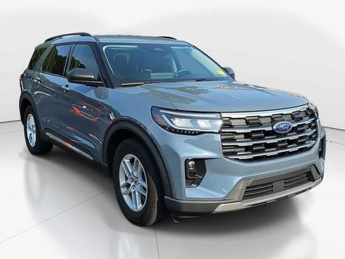 Used 2025 Ford Explorer Active w/ Active Comfort Package RWD image 1