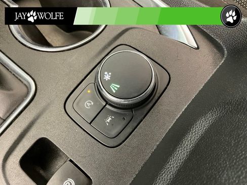 Used 2024 Chevrolet Traverse LT FWD image 17