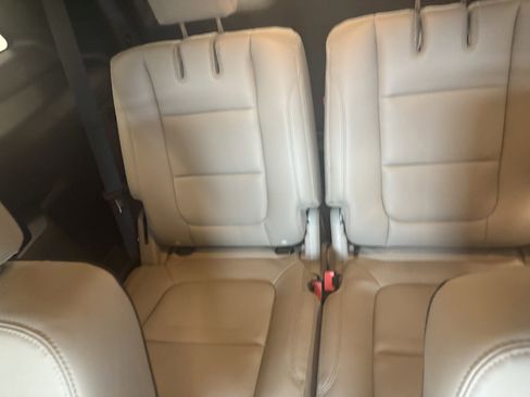Used 2018 Ford Explorer XLT w/ Equipment Group 202A image 10