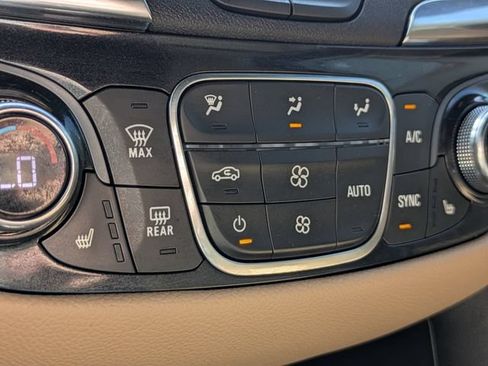 Used 2024 Chevrolet Equinox Premier FWD image 23