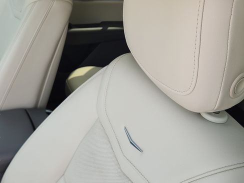 Used 2021 Cadillac XT6 Premium Luxury FWD image 8
