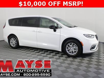 New 2026 Chrysler Pacifica Select