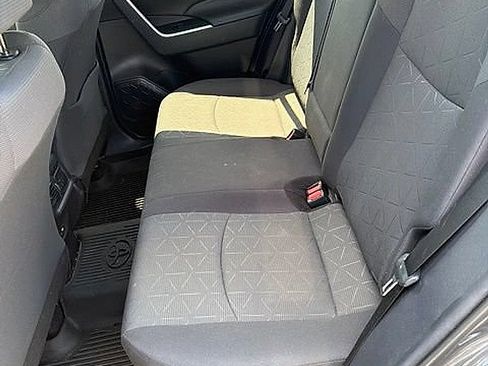 Used 2021 Toyota RAV4 XLE AWD/4WD image 17