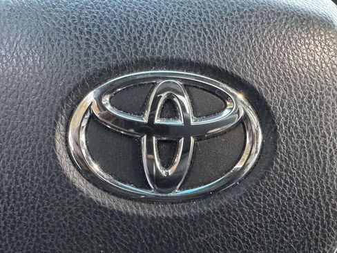 Used 2018 Toyota Camry XLE image 33