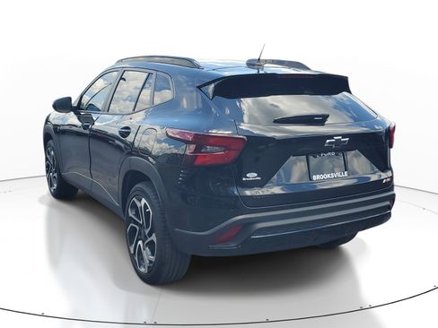 Used 2025 Chevrolet Trax RS w/ Sunroof Package FWD image 4