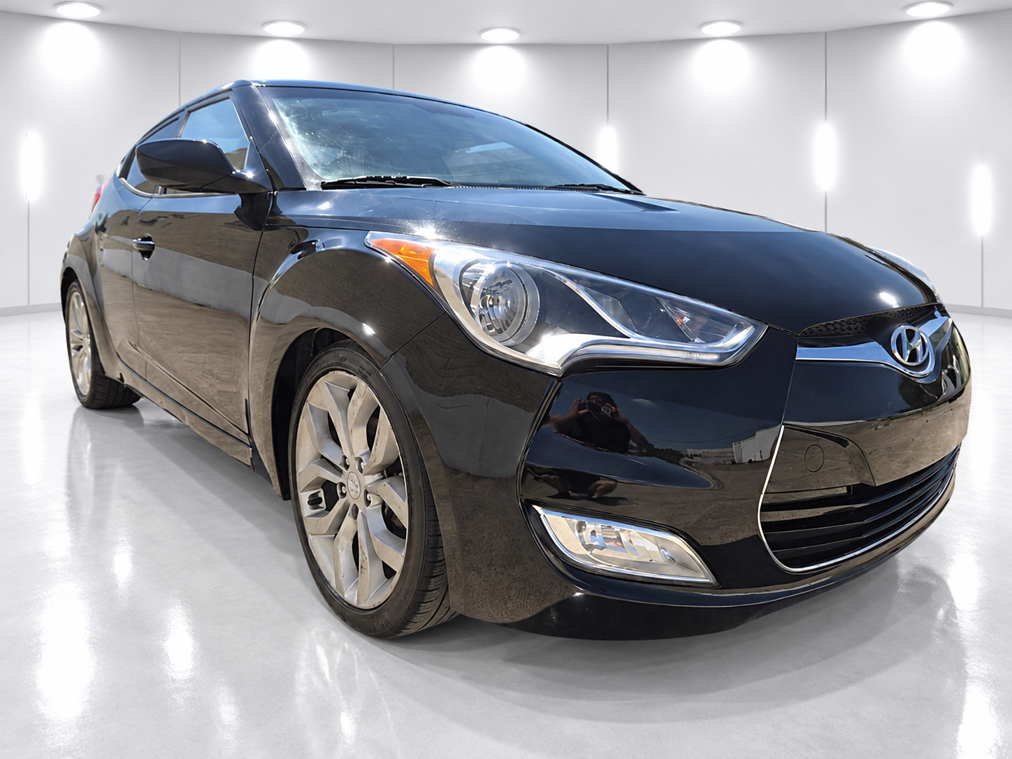 Used 2013 Hyundai Veloster w/ Style Pkg FWD image 2
