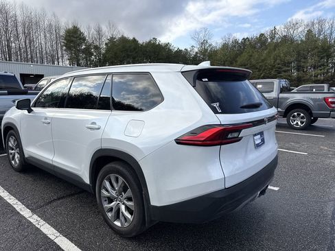 Used 2024 Toyota Grand Highlander Limited image 18