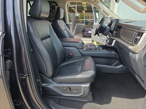 Used 2024 Ford Expedition XLT AWD/4WD image 20