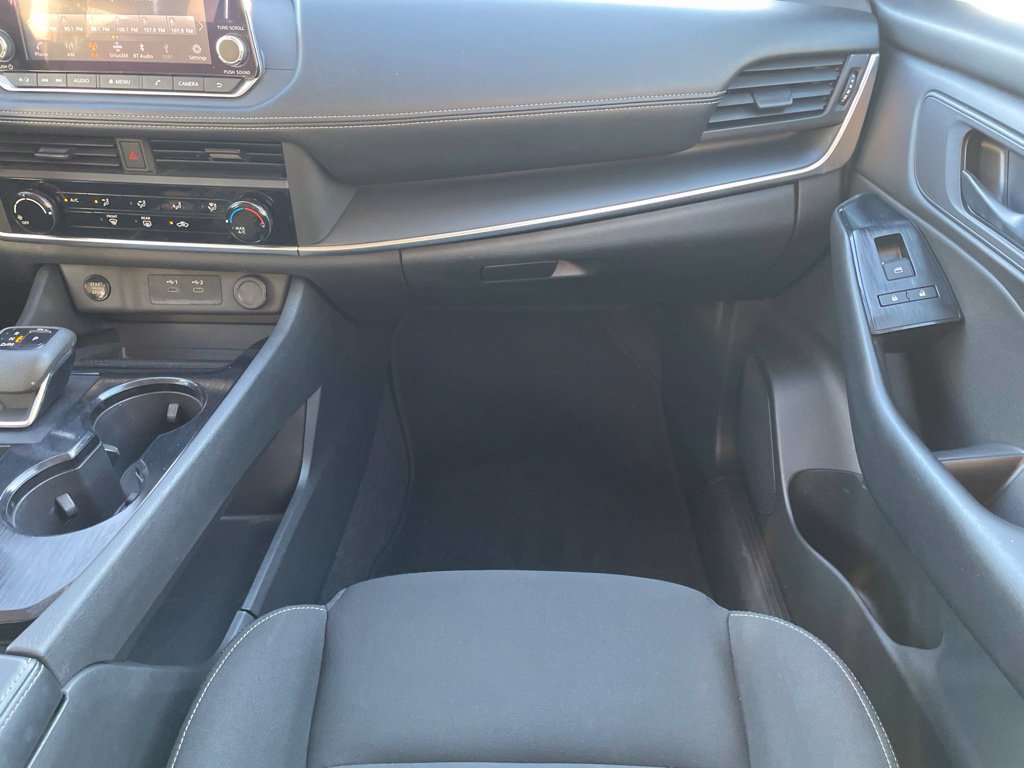 Used 2024 Nissan Rogue S FWD image 23