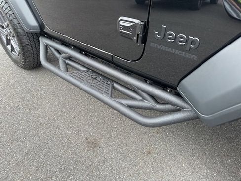 Used 2025 Jeep Wrangler Sport S image 9