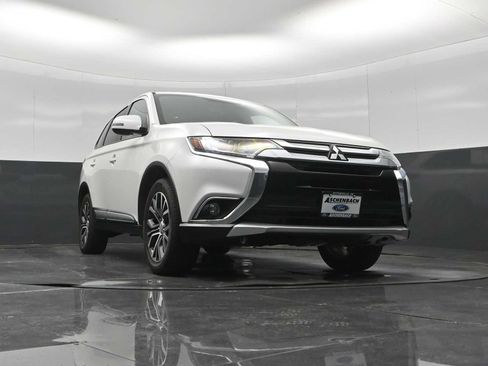 Used 2018 Mitsubishi Outlander SE AWD/4WD image 35