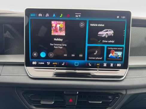 Used 2025 Volkswagen Tiguan SE image 19