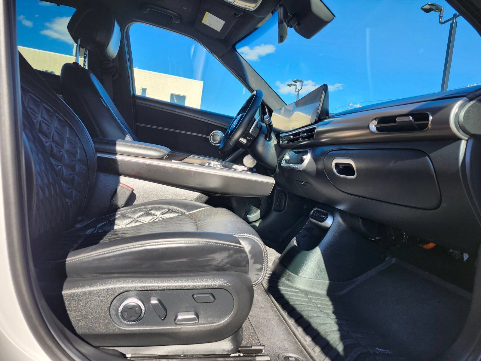 Used 2023 Genesis GV60 Performance AWD/4WD image 10