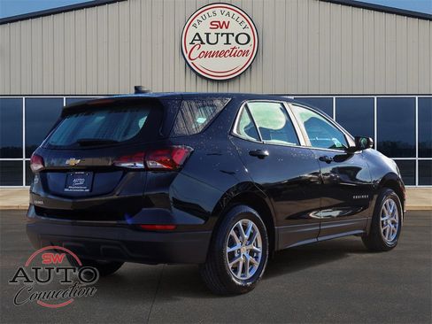 Used 2023 Chevrolet Equinox LS w/ LPO, Floor Liner Package image 7