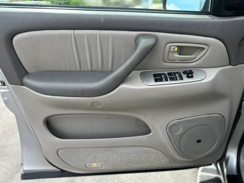 Used 2002 Toyota Sequoia Limited AWD/4WD image 29