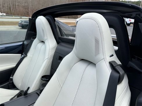 Used 2021 MAZDA MX-5 Miata RF Grand Touring image 15