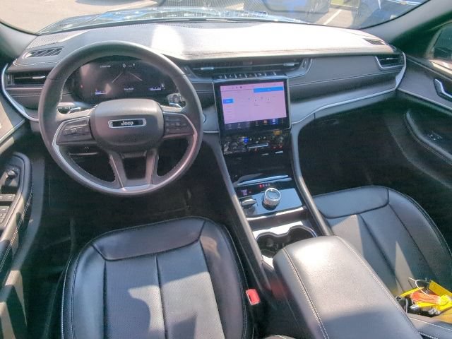 Used 2024 Jeep Grand Cherokee Limited w/ Luxury Tech Group II AWD/4WD image 16