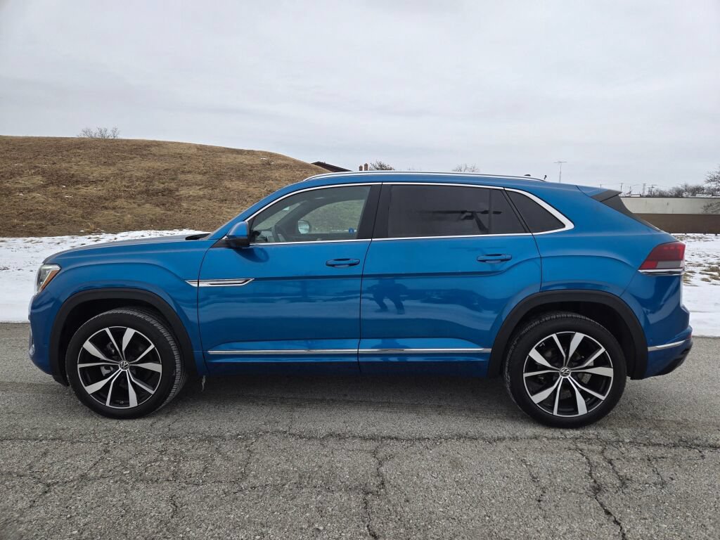 Used 2024 Volkswagen Atlas Cross Sport SEL Premium R-Line AWD/4WD image 2