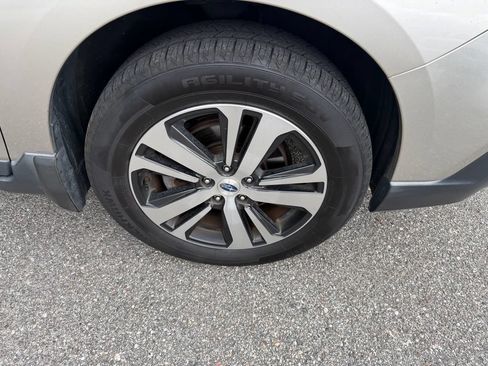 Used 2018 Subaru Outback 3.6R Limited AWD/4WD image 4
