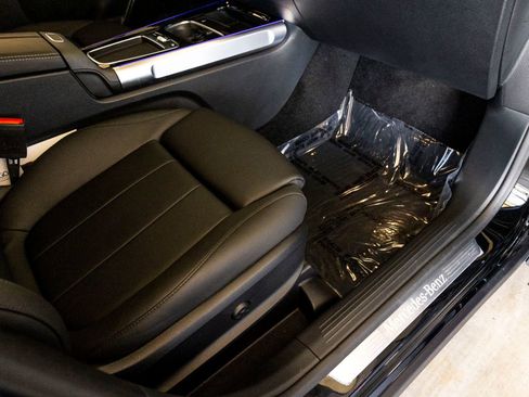 Used 2025 Mercedes-Benz GLB 250 image 29