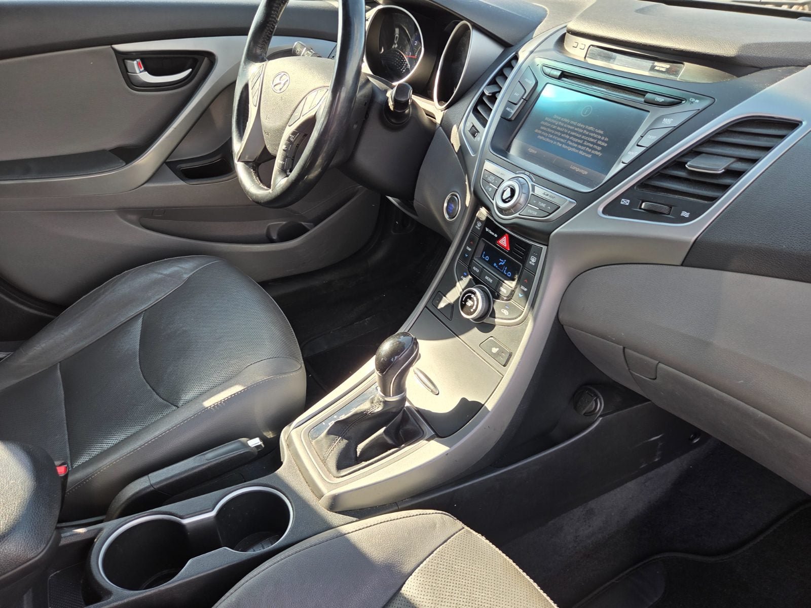 Used 2014 Hyundai Elantra Limited w/ Option Group 03 FWD image 16