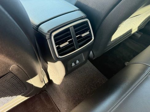 Used 2025 Genesis G70 2.5T image 27