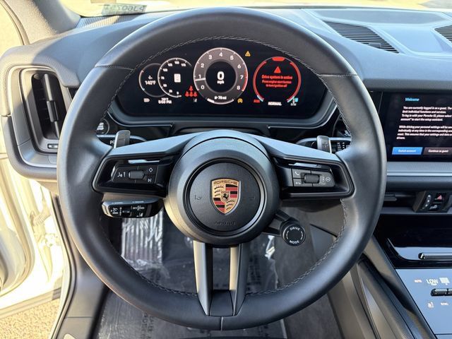Used 2025 Porsche Cayenne AWD/4WD image 10