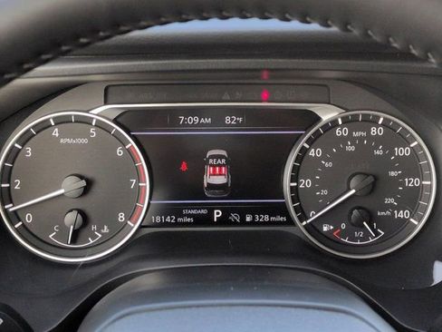Used 2025 Nissan Rogue SV FWD image 24